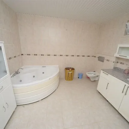 别墅 The Ultimate Guide To Renting Your Luxury 3 Bedroom With Majestic Views, 1035 阿拉尼亚